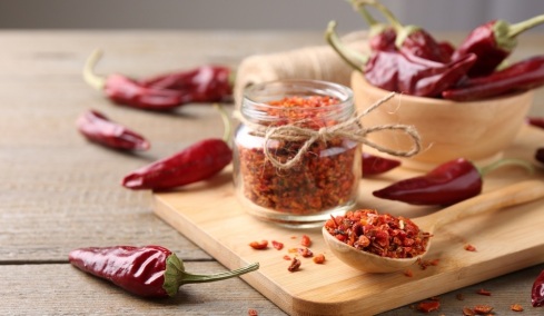 Τι δεν πρέπει να τρώμε πριν κοιμηθούμε; 7 τροφές που χαλάνε τον ύπνο μας