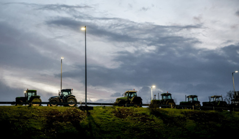 Τετραήμερο αποκλεισμό της ΕΟ Αθηνών - Λαμίας αποφάσισαν οι αγρότες στο Κάστρο - Αποκλεισμοί και στην Εγνατία οδό