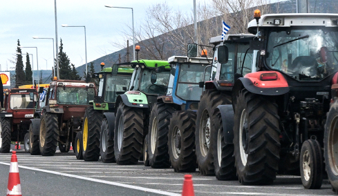 «Καρότο και μαστίγιο» από το Μαξίμου για τα αγροτικά μπλόκα: Το παράθυρο διαλόγου και οι εκτιμήσεις Μητσοτάκη