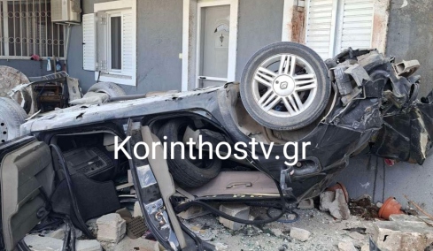 Τραγωδία στην Κορινθία: Νεκροί οι δύο νεαροί που τραυματίστηκαν όταν αυτοκίνητο «καρφώθηκε» σε σπίτι
