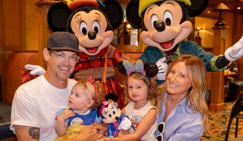 Ashley Tisdale: Αυτός είναι ο λόγος που αποχώρησε από την ομαδική συνομιλία με τις διάσημες μαμάδες
