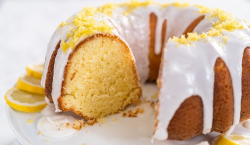 Αφράτο κέικ: Τα μυστικά για να μην ξεφουσκώσει μετά το ψήσιμο