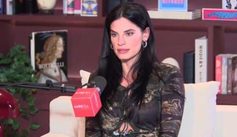 Χριστίνα Μπόμπα: Η έντονη αναγνωρισιμότητα ήρθε εύκολα και ίσως γι’ αυτό έχω κατηγορηθεί πολύ
