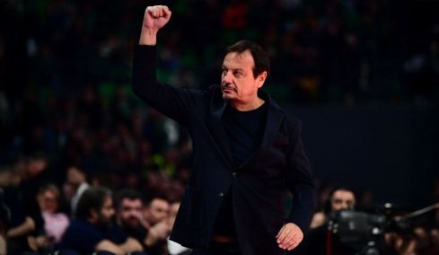 Παναθηναϊκός: Ο Αταμάν αποθεώθηκε από τον κόσμο και απάντησε με υψωμένες γροθιές, δείτε βίντεο