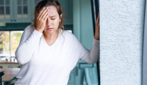 Η ιστορία της κυρίας Αθηνάς που αντιμετώπισε το μηνιγγίωμα με δύναμη, ηρεμία και αποφασιστικότητα
