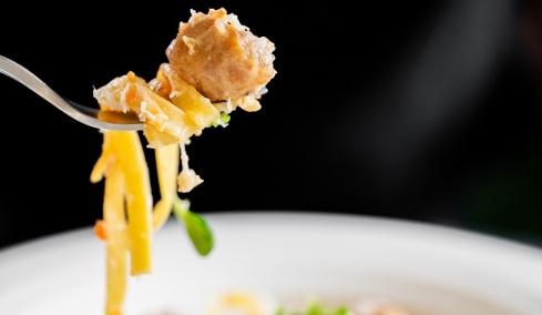 Πνιγμός από φαγητό: Οι κινήσεις που σώζουν ζωές
