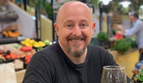 Παραιτήθηκε στα 41 του, μετακόμισε στην Πορτογαλία και «γλίτωσε» 4.200 ευρώ τον μήνα