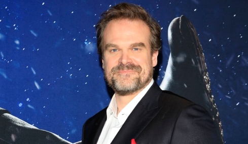 Ο Nτέιβιντ Χάρμπορ αποχωρεί από τη νέα του ταινία για προσωπικούς λόγους: «Είναι ψυχικά και σωματικά καταβεβλημένος»