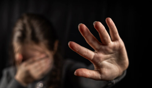 Φρίκη στη Θεσσαλονίκη: 24χρονος κατηγορείται ότι άρπαξε 13χρονη, τη βίαζε και της έδινε ναρκωτικά