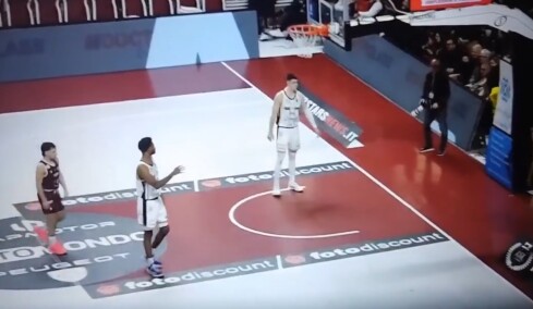 Νέο ματς-παρωδία της Τράπανι: Το παιχνίδι με την Τρέντο έληξε μετά από 4'11'' όταν έμεινε με έναν παίκτη στο παρκέ, βίντεο