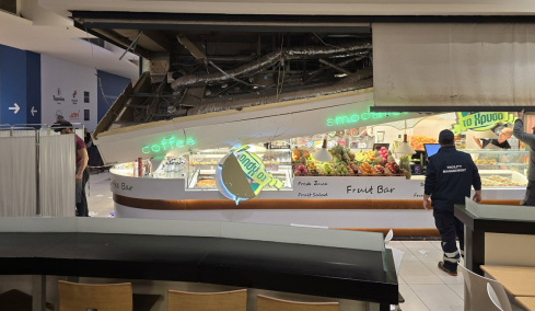 Κατέρρευσε τμήμα ψευδοροφής καταστήματος σε εμπορικό κέντρο της Θεσσαλονίκης: Μία τραυματίας, δείτε βίντεο