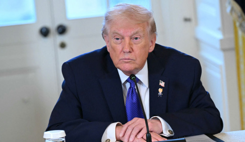 Έτοιμες οι ΗΠΑ να βοηθήσουν τους Ιρανούς λέει ο Τραμπ, σενάρια αεροπορικής επίθεσης συζήτησαν αξιωματούχοι