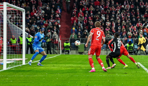 Η Μπράιτον απέκλεισε την Γιουνάιτεντ στο Κύπελλο Αγγλίας, διέσυρε με 8αρα την Βόλφσμπουργκ η Μπάγερν, δείτε γκολ από τα γήπεδα της Ευρώπης 