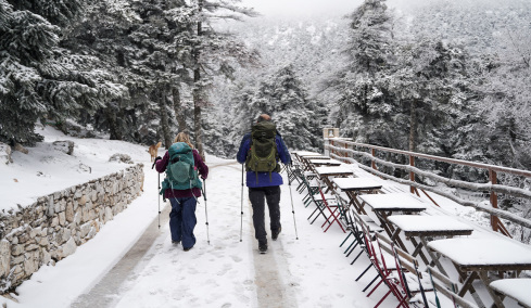 Λευκή νύχτα στη βόρεια Ελλάδα, προ των πυλών ασθενείς χιονοπτώσεις στην Αττική και πτώση της θερμοκρασίας