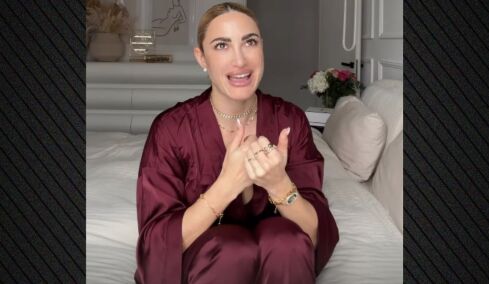 Ιωάννα Τούνη: Πήγα τον γιο μου στα επείγοντα, τον παρέλαβα χάλια στο αεροδρόμιο, απορώ γιατί πέταξε