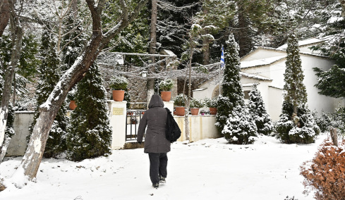 Άρχισε από τα βόρεια η ψυχρή εισβολή που θα επηρεάσει όλη τη χώρα: Πόσο θα χιονίσει στην Αττική, πού θα το στρώσει