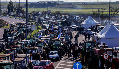 Εμπόδια στον διάλογο με Μητσοτάκη βάζουν οι «σκληροί» των μπλόκων - Δεν λειτουργούμε με τελεσίγραφα, απαντά η κυβέρνηση