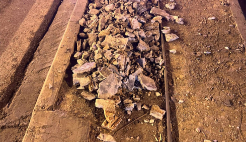 Νέα Ιωνία: Έπεσαν τσιμέντα στη γέφυρα της λεωφόρου Εθνικής Αντιστάσεως στο ύψος του Αγία Όλγα, κλειστή μια λωρίδα προς Χαλάνδρι