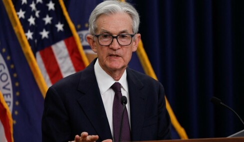 ΗΠΑ: Η κυβέρνηση απειλεί την Fed με διώξεις, εντείνονται οι πιέσεις στον Πάουελ για τα επιτόκια