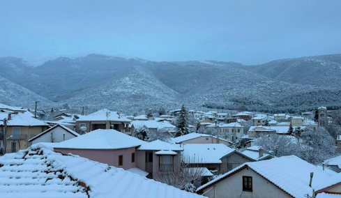 Στα λευκά Ηλεία,  Μεσσηνία και Σέρρες, χιονίζει σε Βίλια και Πάρνηθα, δείτε βίντεο από τις περιοχές που το έχει στρώσει