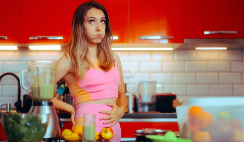 Φούσκωμα: Τροφές και ροφήματα που διώχνουν τη δυσφορία – Τι να αποφύγετε