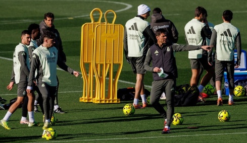 «Δεν ήξερα ότι ήρθα να προπονήσω παιδικό σταθμό!»: Η μέρα που ο Αλόνσο εξερράγη και άρχισε η αντίστροφη μέτρηση
