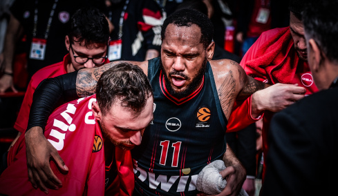 Ολυμπιακός: Το μήνυμα επιστροφής του Μόντε Μόρις και το βίντεο με την μπότα στο πόδι του 