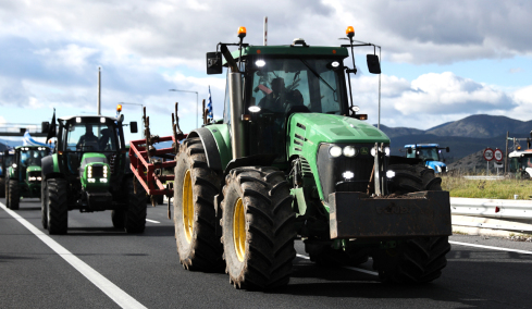 Η κυβέρνηση περνά στην αντεπίθεση και καρφώνει αγροτοσυνδικαλιστές για αδιαλλαξία: Βγαίνει από το συρτάρι το plan B