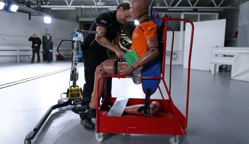 Γιατί οι γυναίκες διατρέχουν σοκαριστικά υψηλότερο κίνδυνο τραυματισμού σε περίπτωση τροχαίου;