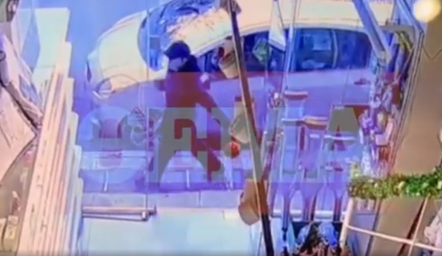 Νέο βίντεο από την εξαφάνιση της 16χρονης Λόρας: Περπατάει σε δρόμο στου Ζωγράφου, πήγε σε καφέ και ανταλλακτήριο χρυσού, πριν χαθούν τα ίχνη της