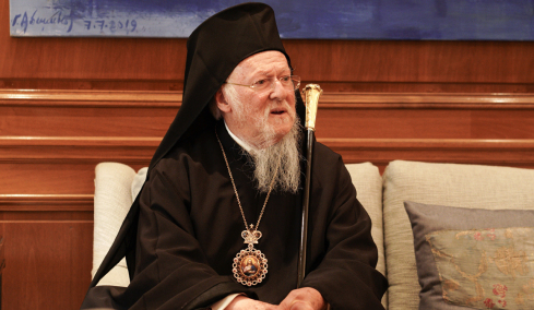 Τι κρύβεται πίσω από την επίθεση των Ρώσων στον Πατριάρχη Βαρθολομαίο: Η ιστορία ενός «ιερού πολέμου»