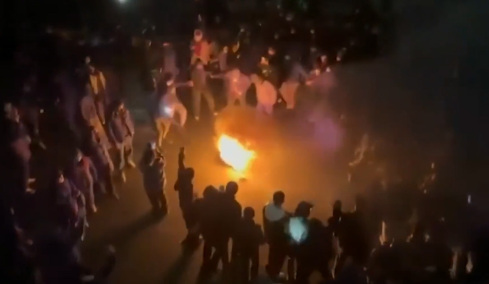 Στα άκρα το καθεστώς του Ιράν, απειλεί με θάνατο τους διαδηλωτές: Έως και 20.000 μπορεί να είναι οι νεκροί της αιματηρής καταστολής