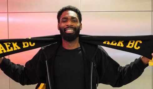 Έφτασε Αθήνα ο Φίζελ για την ΑΕΚ και ετοιμάζεται για ντεμπούτο με την Καρδίτσα