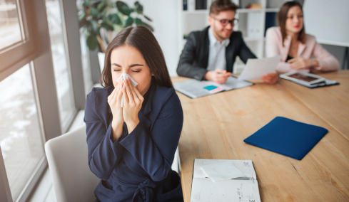 Γρίπη: Πόσο εύκολα κολλάει σε έναν κλειστό χώρο; Πείραμα δίνει μια απροσδόκητη απάντηση