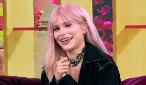 Mikay: Κατάγομαι από την Ιταλία και τραγουδάω σε 8 γλώσσες, δήλωσε η υποψήφια για τον ελληνικό τελικό της Eurovision