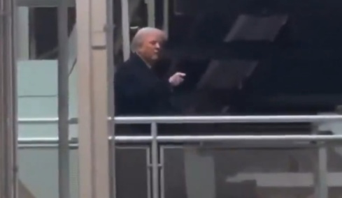 Ένταση σε εργοστάσιο της Ford: Ο Τραμπ επιτέθηκε λεκτικά σε εργαζόμενο μετά από αναφορά στον Έπσταϊν, δείτε βίντεο 