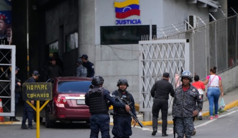 Η Βενεζουέλα άρχισε να αποφυλακίζει Αμερικανούς  