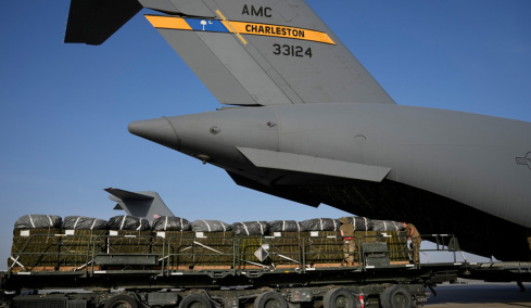 Αντίστροφη μέτρηση για χτύπημα των ΗΠΑ στο Ιράν, οι Αμερικανοί εκκενώνουν βάσεις στη Μέση Ανατολή για λόγους ασφαλείας