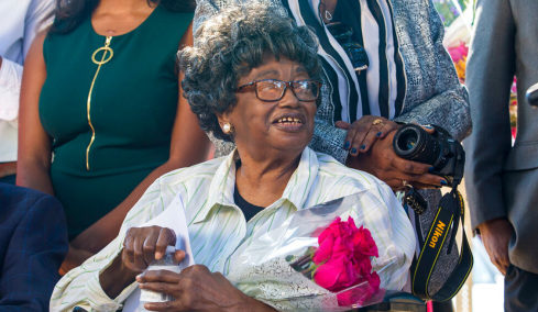 Όταν η Κλοντέτ Κόλβιν δεν παραχώρησε τη θέση της στο λεωφορείο, για να καθίσει μια λευκή: Η ιστορία της γυναίκας που υπήρξε η Ρόζα Παρκς... πριν τη Ρόζα Παρκς 