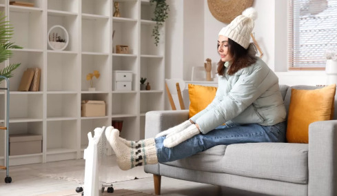 Γιατί έχετε συνέχεια κρύα χέρια και πόδια – Πώς θα τα ζεστάνετε
