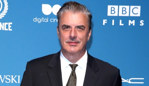 Ο Κρις Νοθ απαντά για τις αιχμές που άφησε για τη βράβευση της Σάρα Τζέσικα Πάρκερ: Δεν αξίζει όλη αυτή η συζήτηση