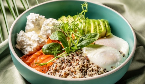 Πώς αξιοποιούμε το τυρί cottage: 10 ιδέες, από αλμυρό μέχρι γλυκό