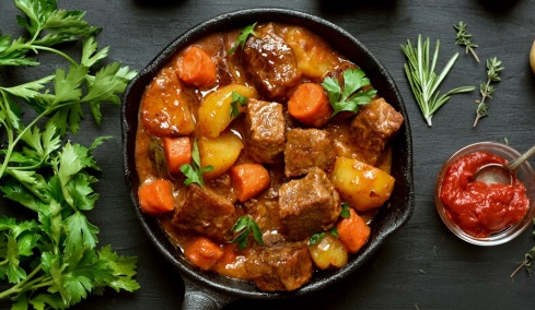 Μοσχάρι κατσαρόλας: 5 λάθη που κάνουμε και βγαίνει σκληρό (και πώς να τα αποφύγουμε)