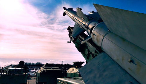 Τι θα περιλάμβανε μια νέα επιχείρηση των ΗΠΑ εναντίον του Ιράν: Τα όπλα και οι πιθανοί στόχοι