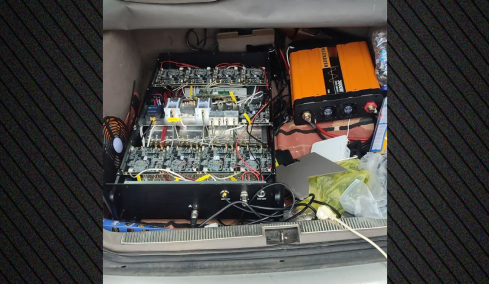 Απάτη υψηλής τεχνολογίας SMS Blaster Attack: Υπέκλεπταν τραπεζικά δεδομένα με ειδικό εξοπλισμό στο πορτ μπαγκάζ αυτοκινήτου