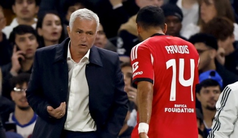 Ζοσέ Μουρίνιο: «Ασπίδα» προστασίας στον Παυλίδη μετά τη χαμένη ευκαιρία στο «Ντραγκάο»
