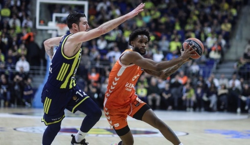 Φενέρμπαχτσε - Βαλένθια: 82-79: Σαν να μην πέρασε μια μέρα για Φενέρ και Ντε Κολό!