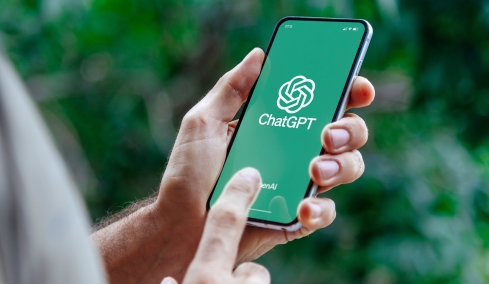 Πόσο καλή ιδέα είναι να ρωτάμε πρώτα Gemini και ChatGPT για την υγεία μας; Οι ειδικοί απαντούν
