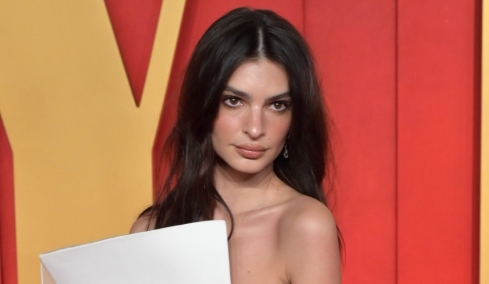 Γυμνή στο Instagram η Έμιλι Ραταϊκόφσκι, δείτε την αποκαλυπτική φωτογραφία