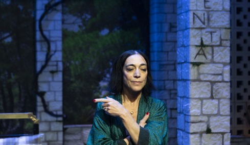 Έλενα Τοπαλίδου: «Η τέχνη και η μητρότητα είναι τα πιο ισχυρά πράγματα στη ζωή μου»
